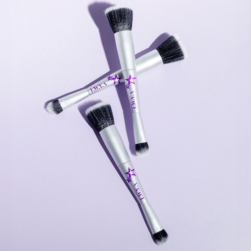 DUAL-ENDED PRO COMPLEXION BRUSH - Picture 2 of 3